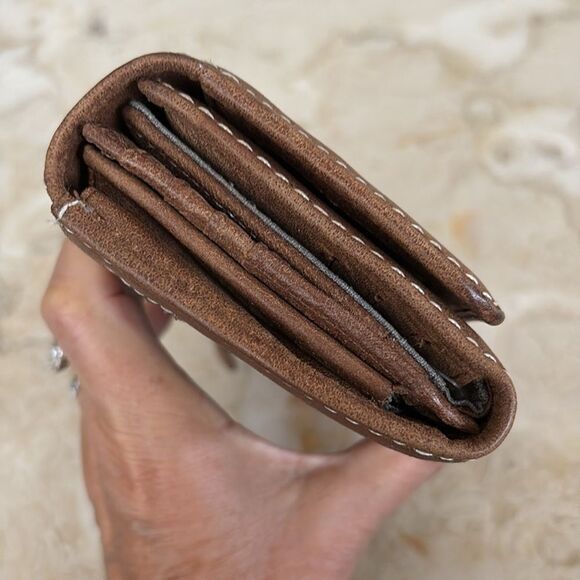 NWOT Roots Tribe Leather Trifold Wallet - Picture 4 of 16